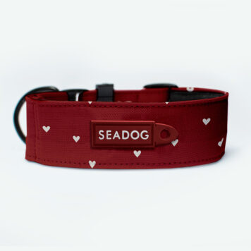 Bordowa szeroka obroża dla charta w beżowe serca SEADOG - szerokość 4 cm