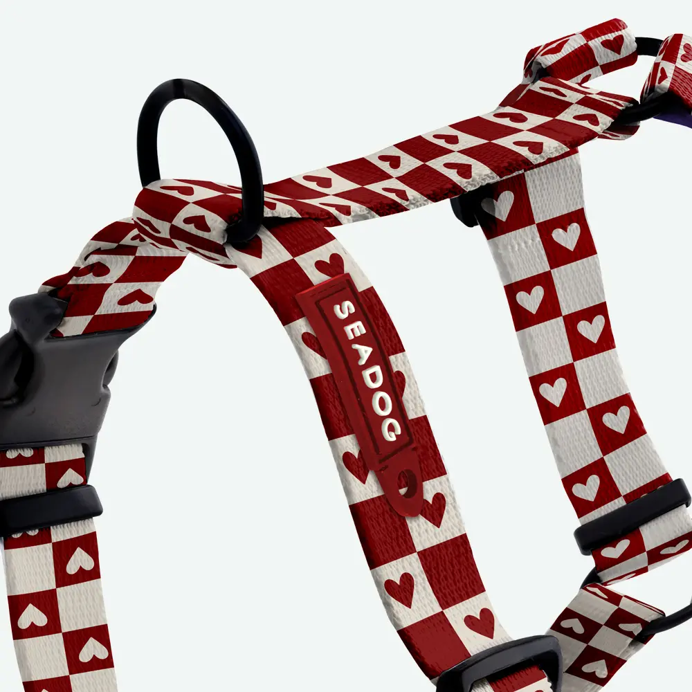 Bordowe szelki guard dla psa w beżową szachownicę SEADOG - wzór w serca data-lazy-src=