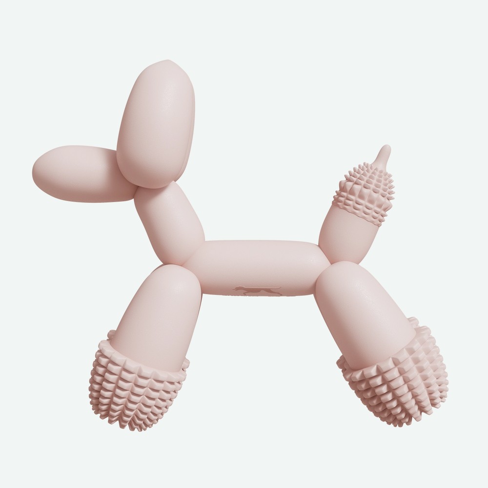 Różowa zabawka SANDDOG Balloon Dog na podłodze salonu - art toy dla psa